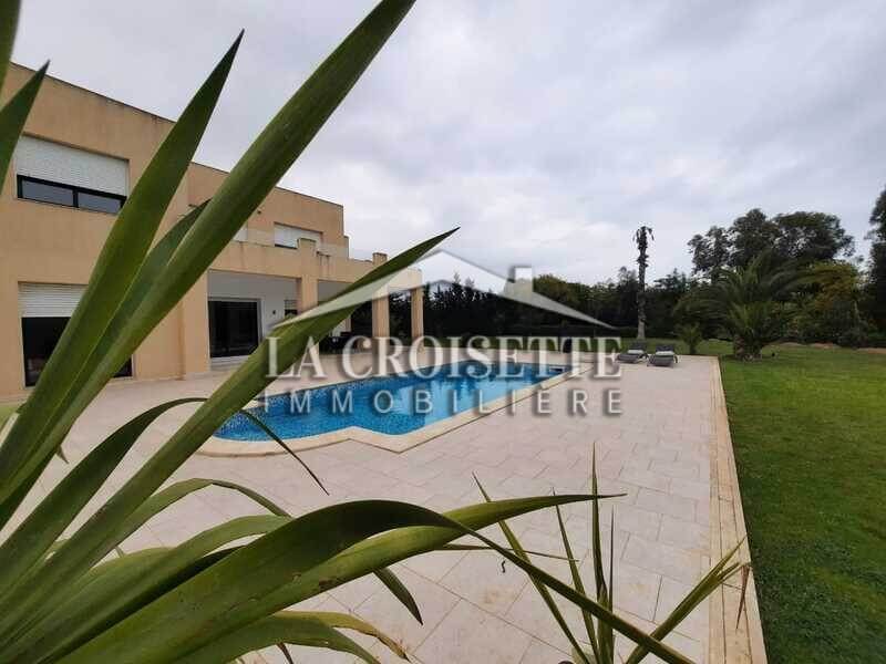 Villa S+5 avec piscine à Gammarth